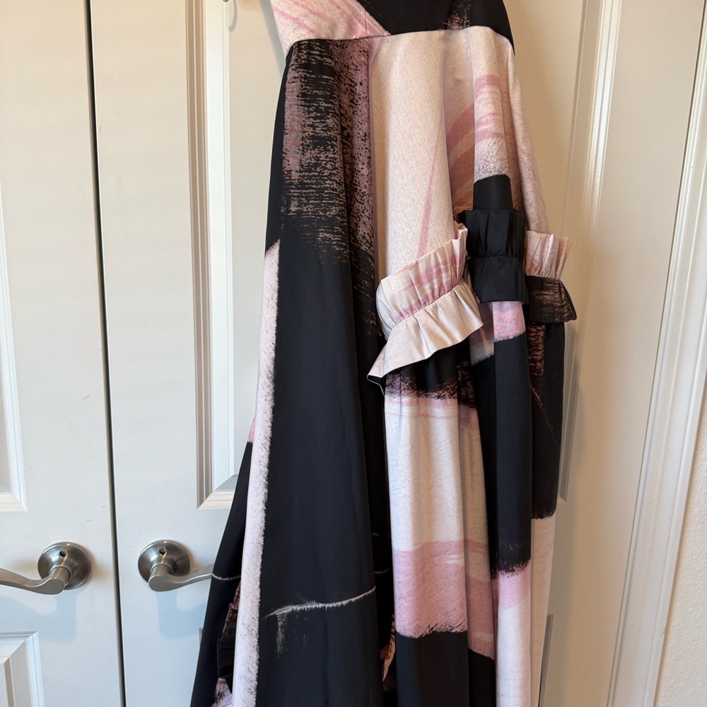 Alexander McQUEEN Soft Blush Pink Dress with Black Trim - Picture 6 of 10